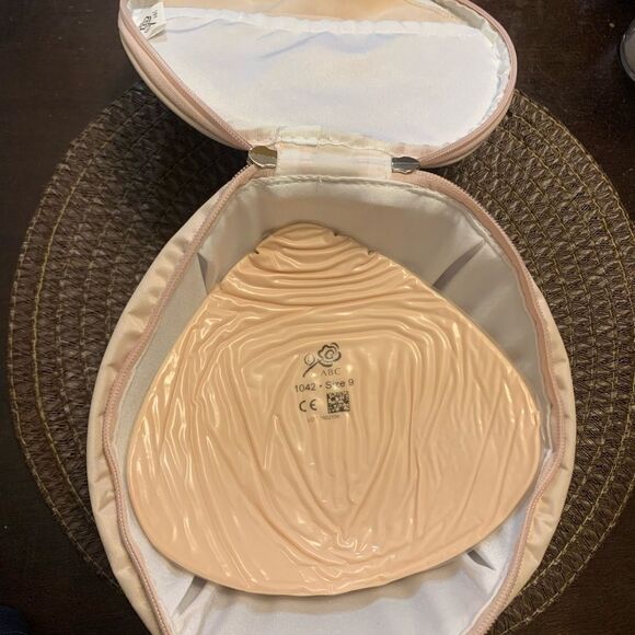 ABC 1042 Lightweight Silicone Triangle Breast Forms Prothesis. size 9 - Picture 4 of 5